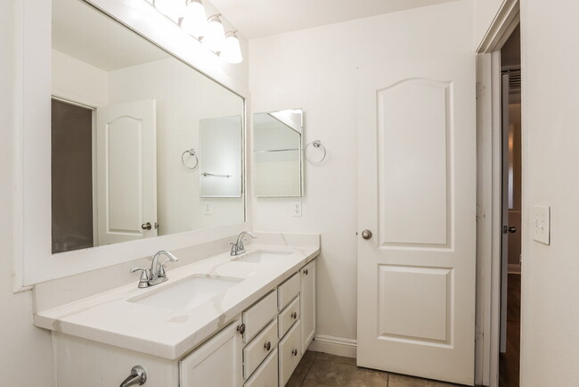 Building Photo - 9582 N 81st Dr