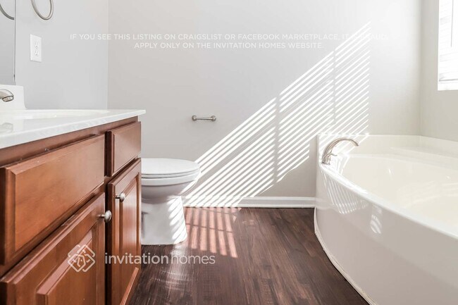 Building Photo - 1206 Bethpage Dr