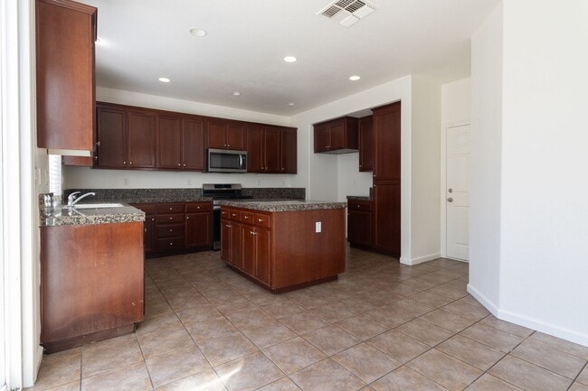 Building Photo - Price Reduced