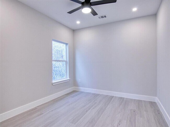 Building Photo - 6581 Rd 5503