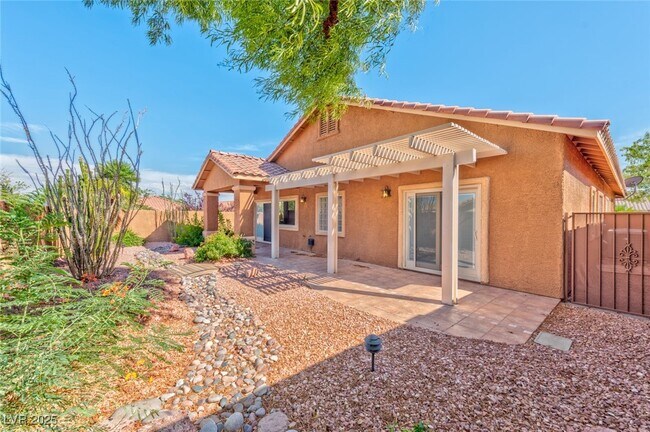 Building Photo - 10600 Royal Willow Pl