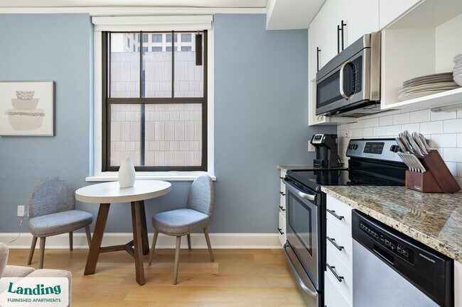 Building Photo - 933 McGee St