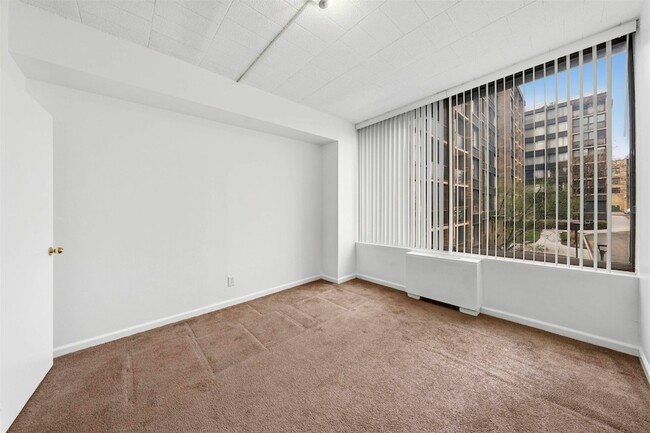 Building Photo - 9060 Palisade Ave