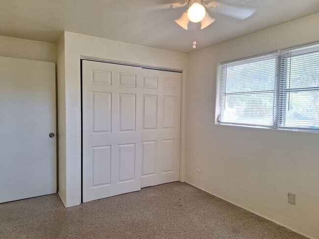 Building Photo - 2BR 1.5BA SINGLE FAMILY HOME-EDGEWATER