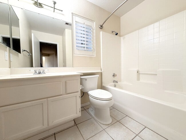 Building Photo - COMING SOON! LOVELY 3 Bedroom + Den/ 2 Bath POOL Home In N. La Quinta!