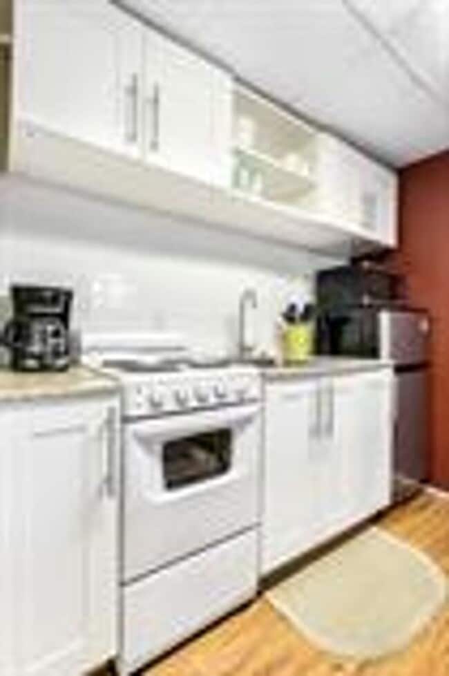 Building Photo - 411 Baker