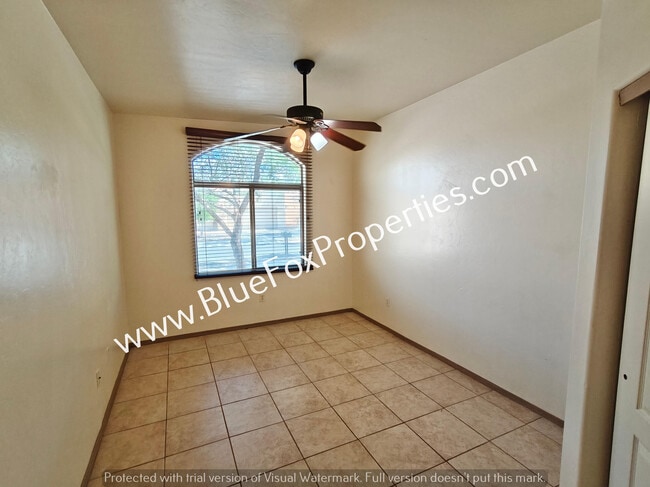 Building Photo - 5541 N Silver Stream Way