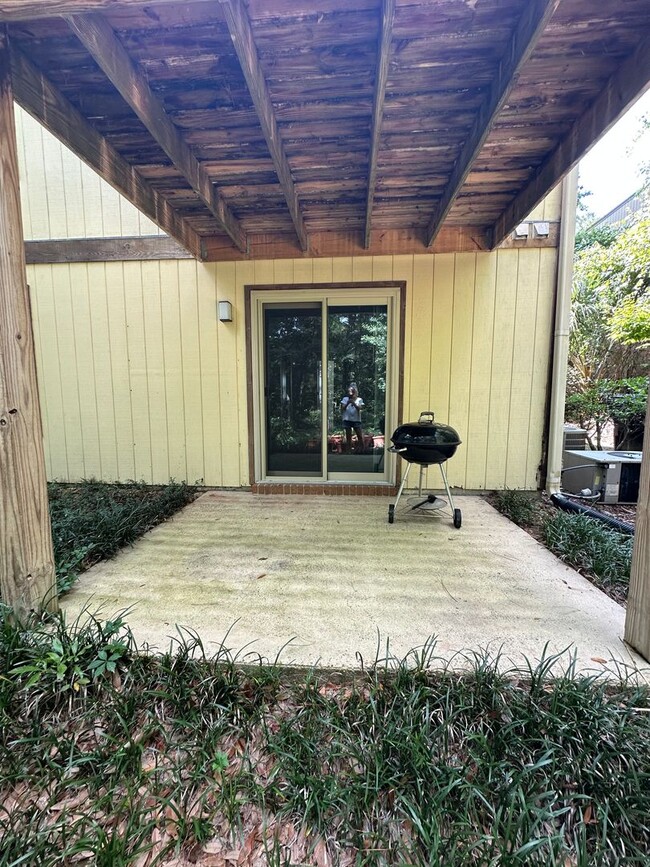 Building Photo - Spacious downstairs 2Bed/1 Bath in Killear...