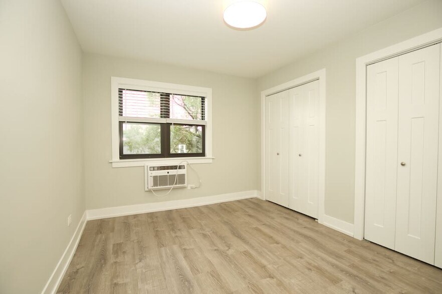 Building Photo - 430 W Barry Ave