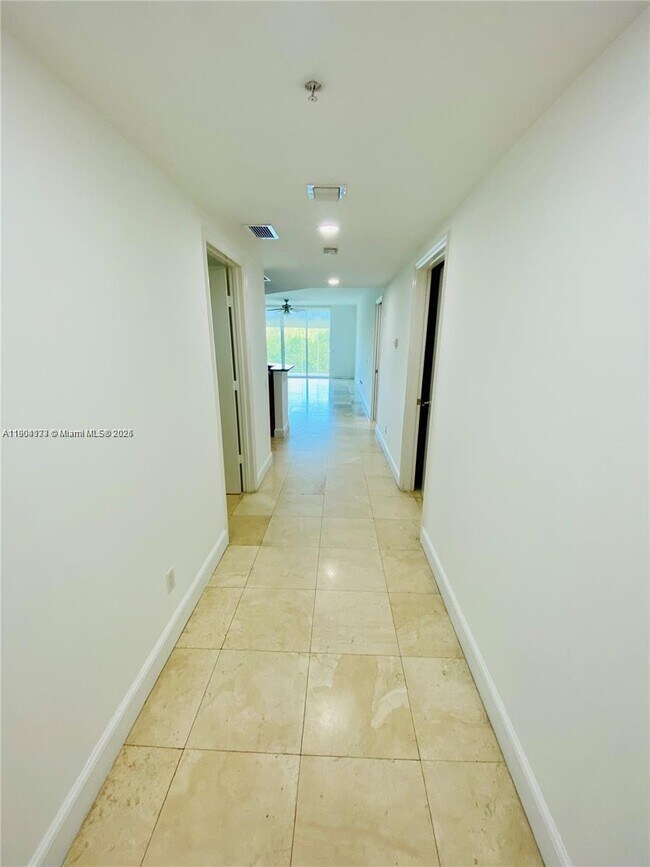 Building Photo - 14951 Royal Oaks Ln