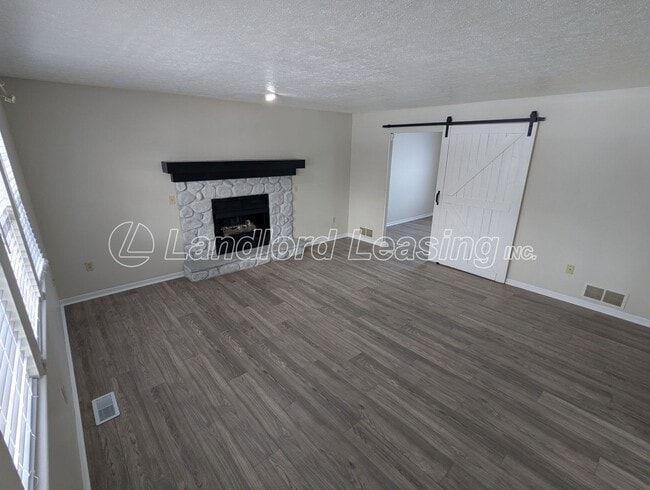 Building Photo - 35330 Oxford Ct