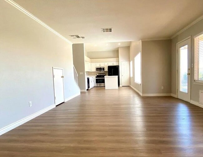 Building Photo - 9317 Mountain Rise Ave