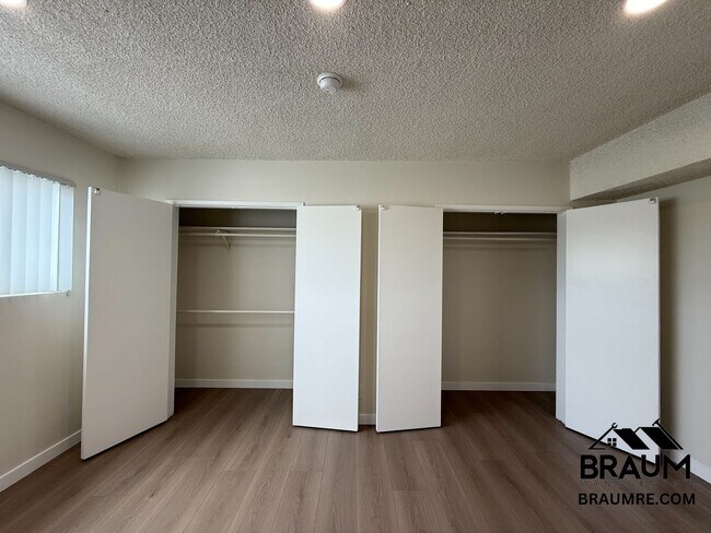 Building Photo - 6041 Whitsett Ave
