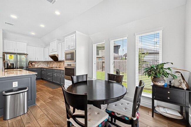 Building Photo - 3602 Lake Falls Dr