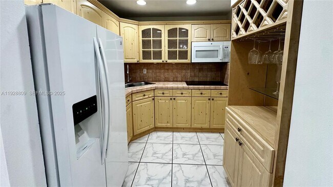 Building Photo - 7825 NE Bayshore Ct