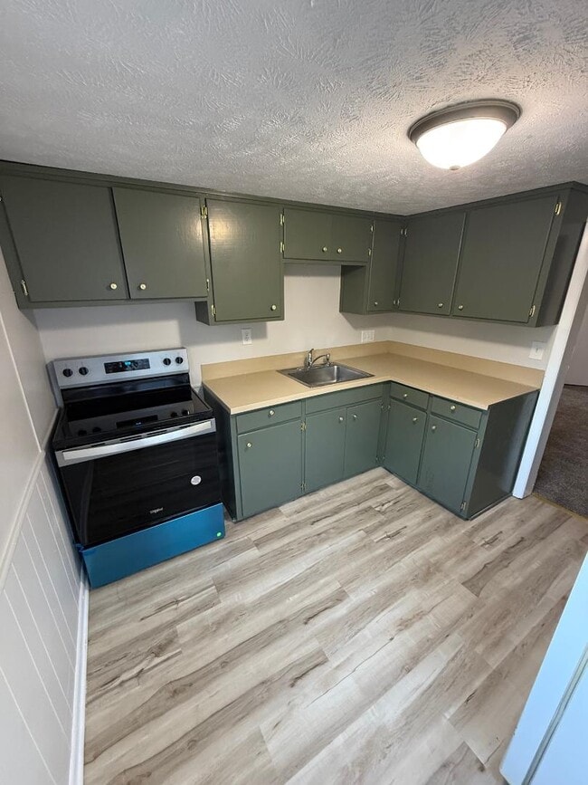 Building Photo - 726 S 18th St