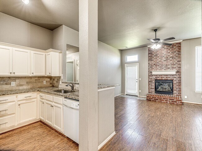 Building Photo - Updated home in Edmond + 3 bed + 2 bath + Edmond Schools