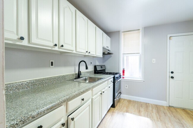 Building Photo - Point Breeze 3 bedroom South Philly