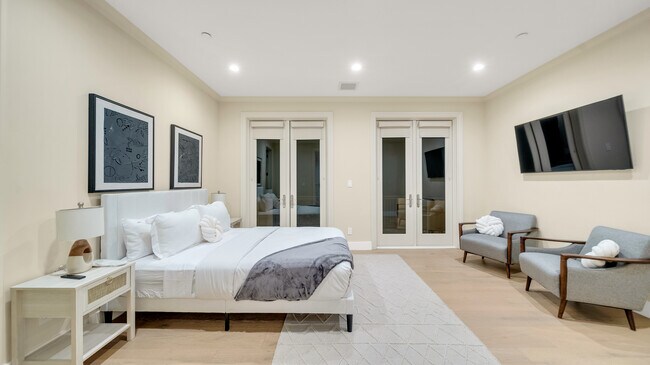 Building Photo - 1447 San Ysidro Dr