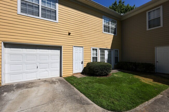 Building Photo - 230 Amal Dr SW