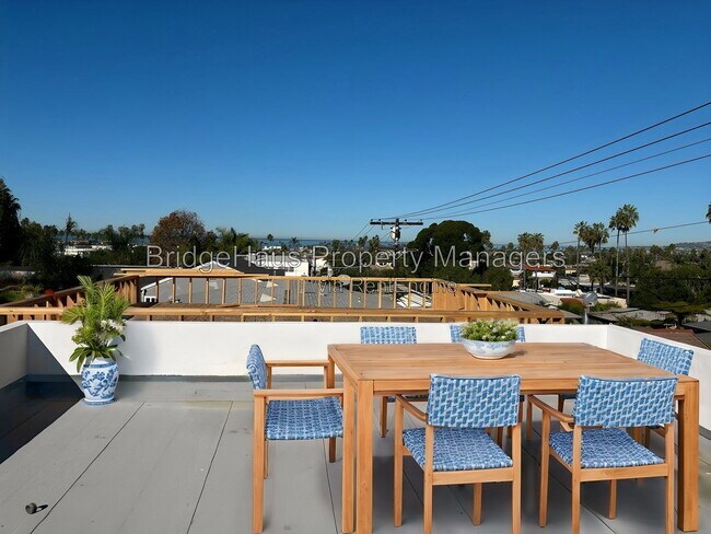 Building Photo - 4656 Santa Monica Ave
