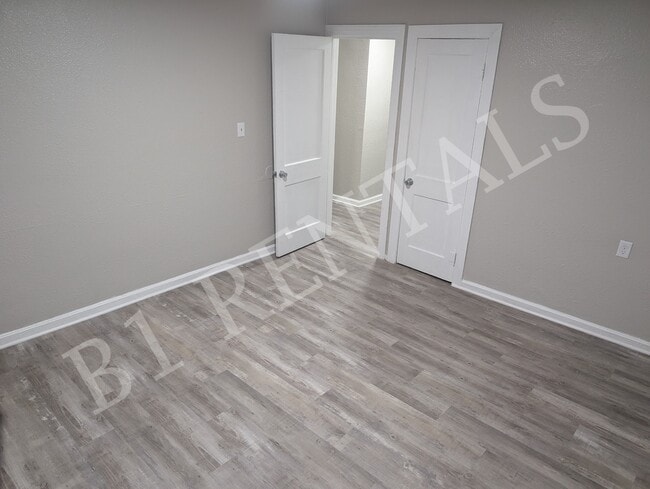 Building Photo - 6632 N Mill St