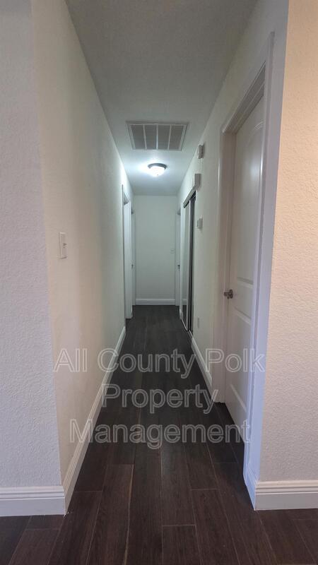 Building Photo - 2014 Woodbriar Loop N