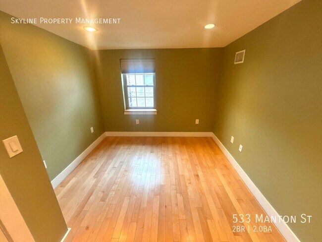 Building Photo - 533 Manton St