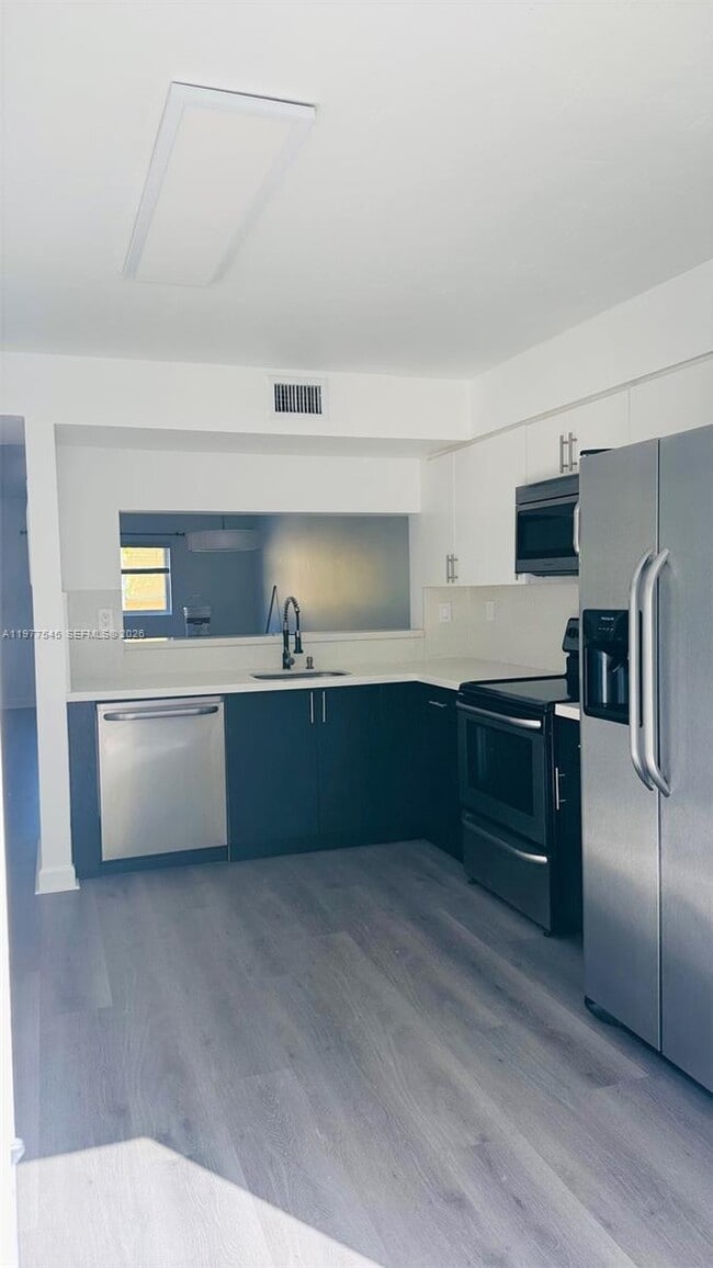 Building Photo - 8240 SW 149th Ct