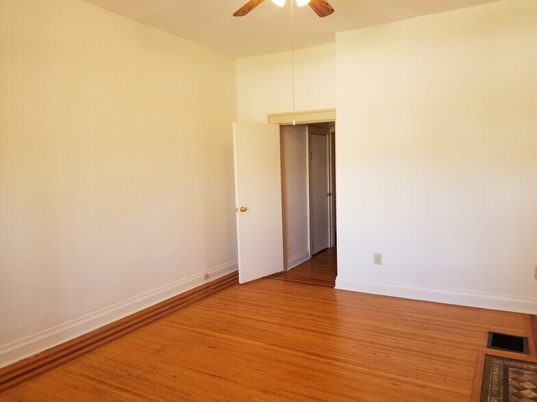 Living Room - 137 W Hubbard Ave