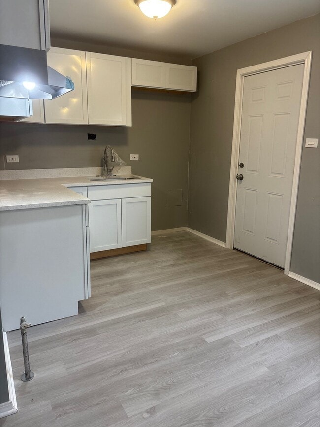 Building Photo - 1453 Diplomat Ln