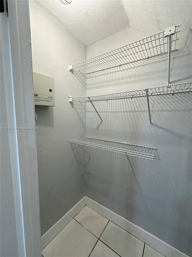 Building Photo - 15820 SW 90th Ct