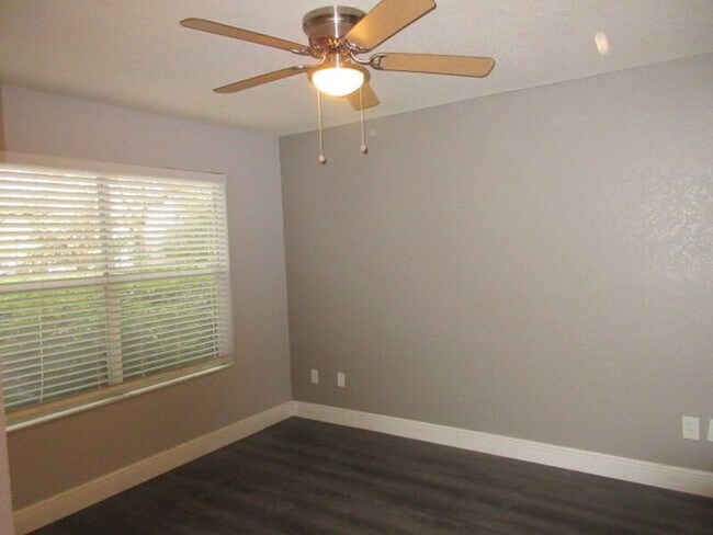 Building Photo - 831 Camargo Way