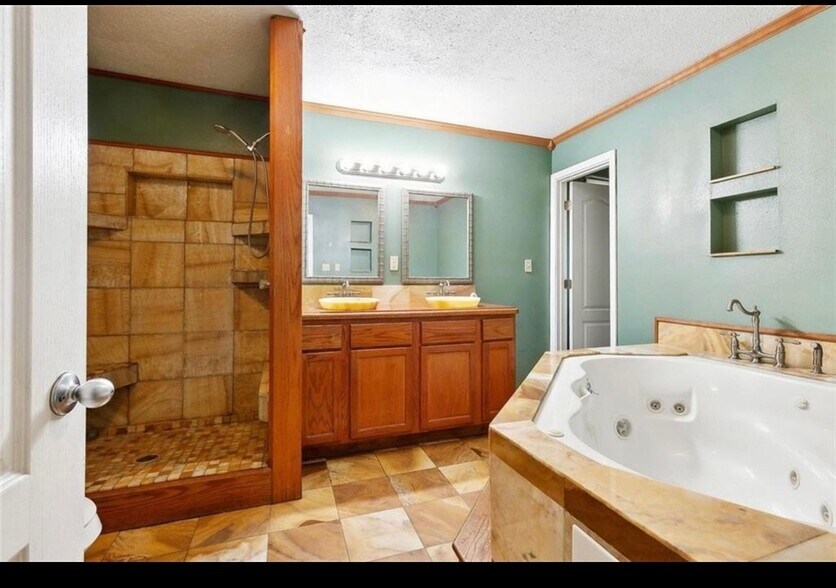 Building Photo - 2412 Riverbend Dr