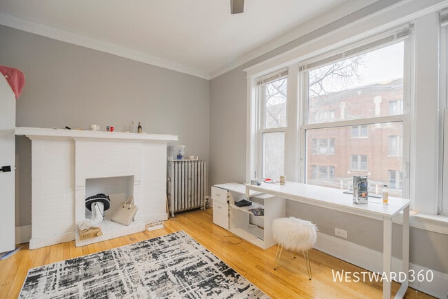 Building Photo - 1410 W Farragut Ave