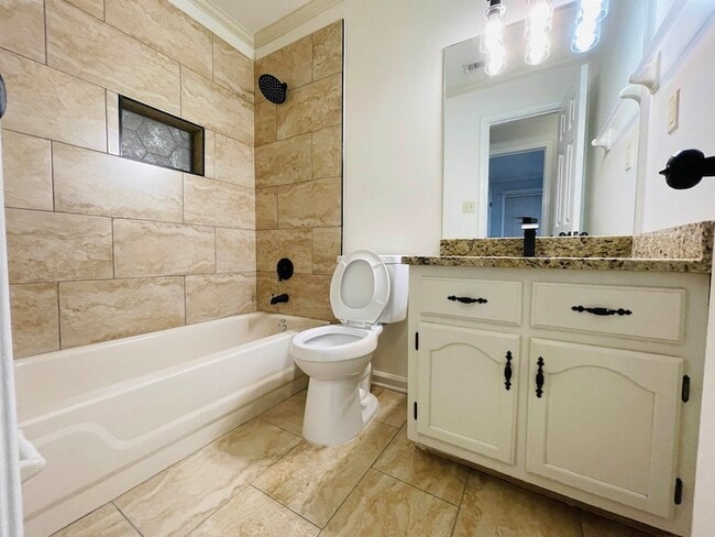 Building Photo - 2256 Lake Springs Ln