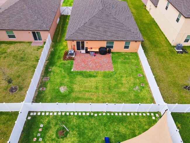 Building Photo - 701 Carlyle Wy