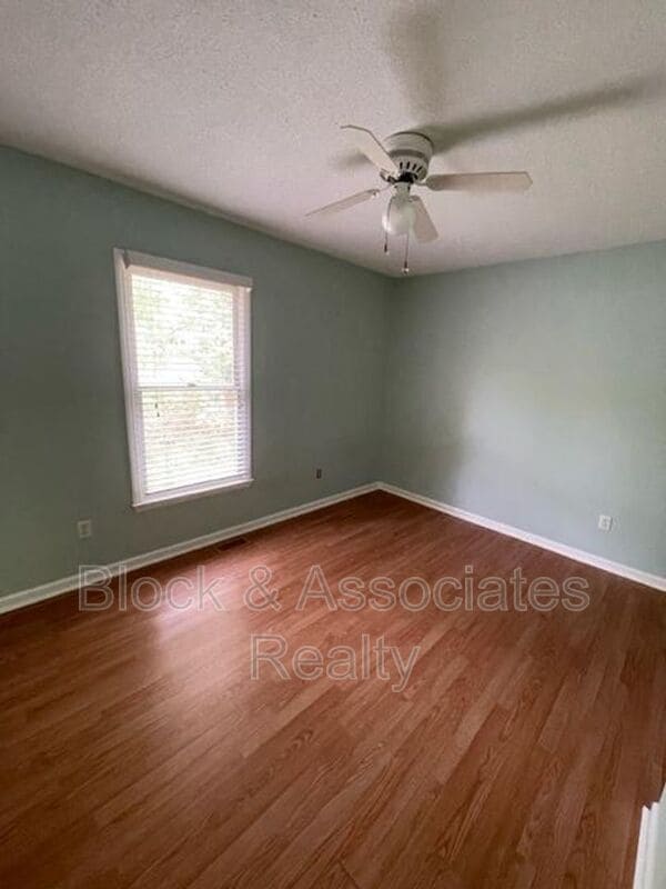 Building Photo - 8 Bradsher Ct