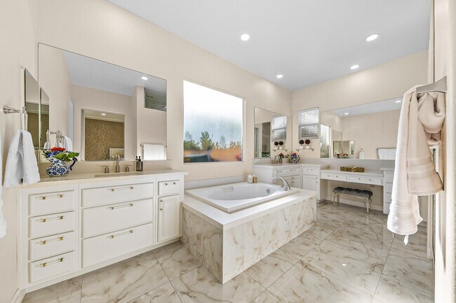 Building Photo - 46211 Roadrunner Ln