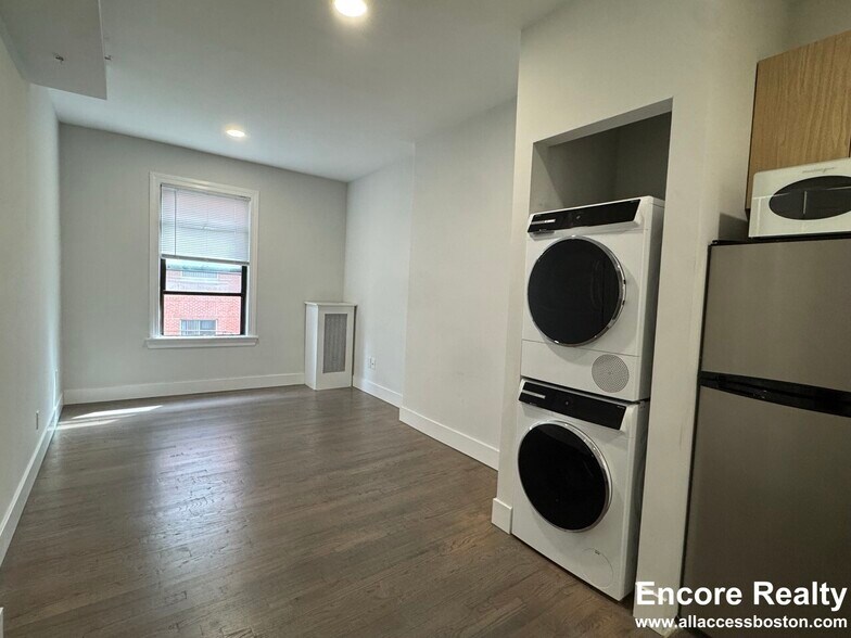 Building Photo - 47 Hereford St