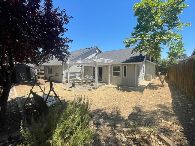 Building Photo - 143 Goldenwest Ct
