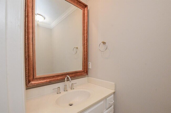 Building Photo - 940 Wycliffe Dr