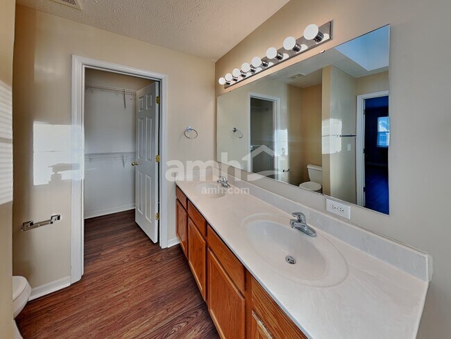 Building Photo - 1777 Woodstock Dr