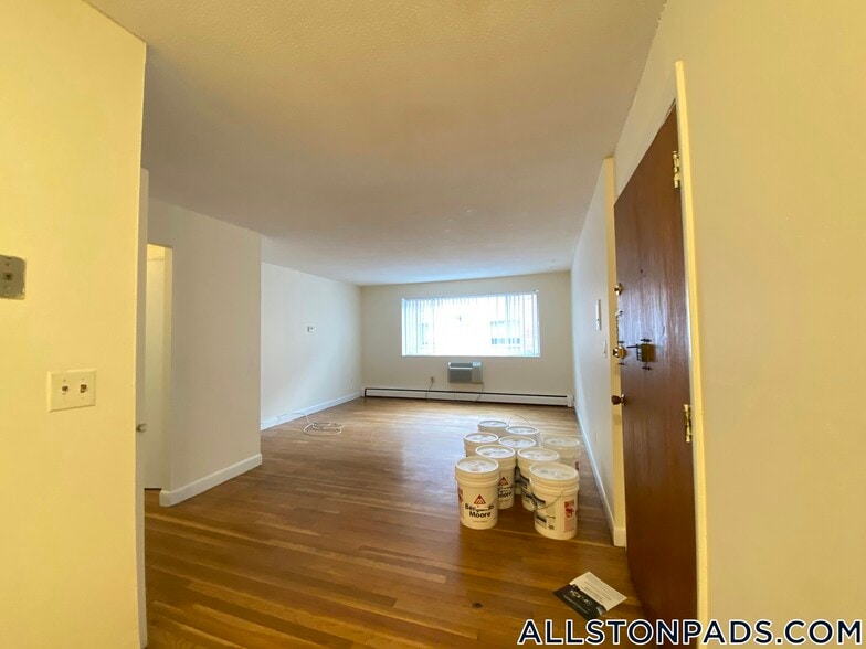 Building Photo - 90 Gardner St