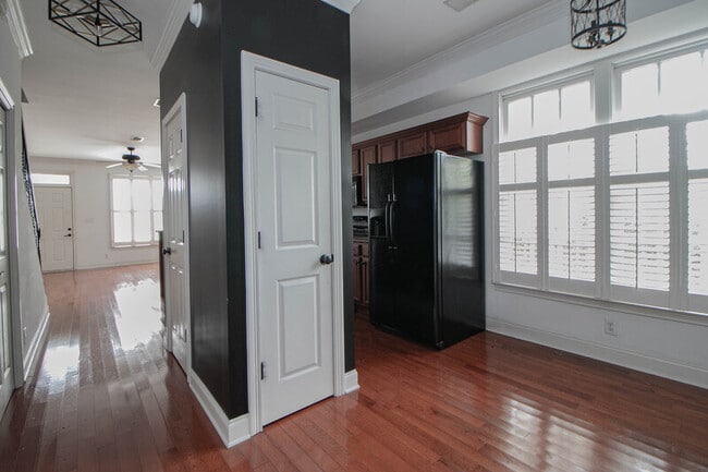 Building Photo - 607 Anderson Dr