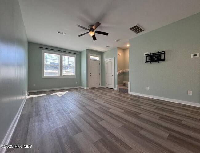 Building Photo - 421 Sunfish LN
