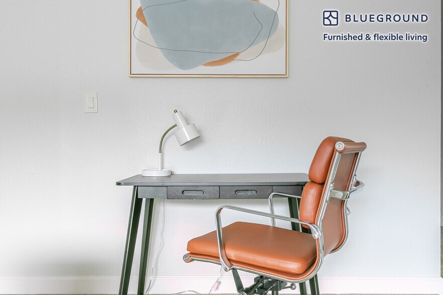 Building Photo - 1945 Latham St