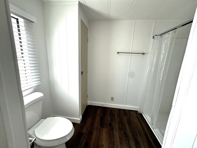 Building Photo - Stunning 2/2 Home in 55+ Leesure Village