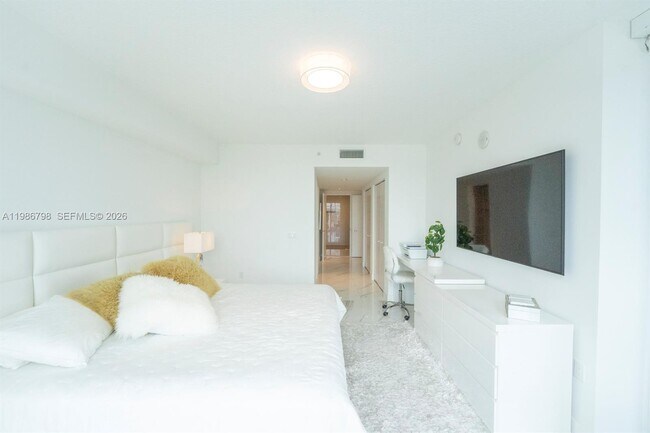 Building Photo - 300 Sunny Isles Blvd