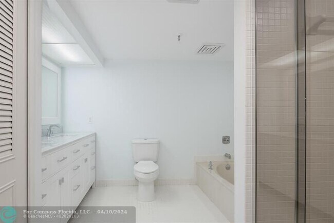 Building Photo - 2480 Presidential Way